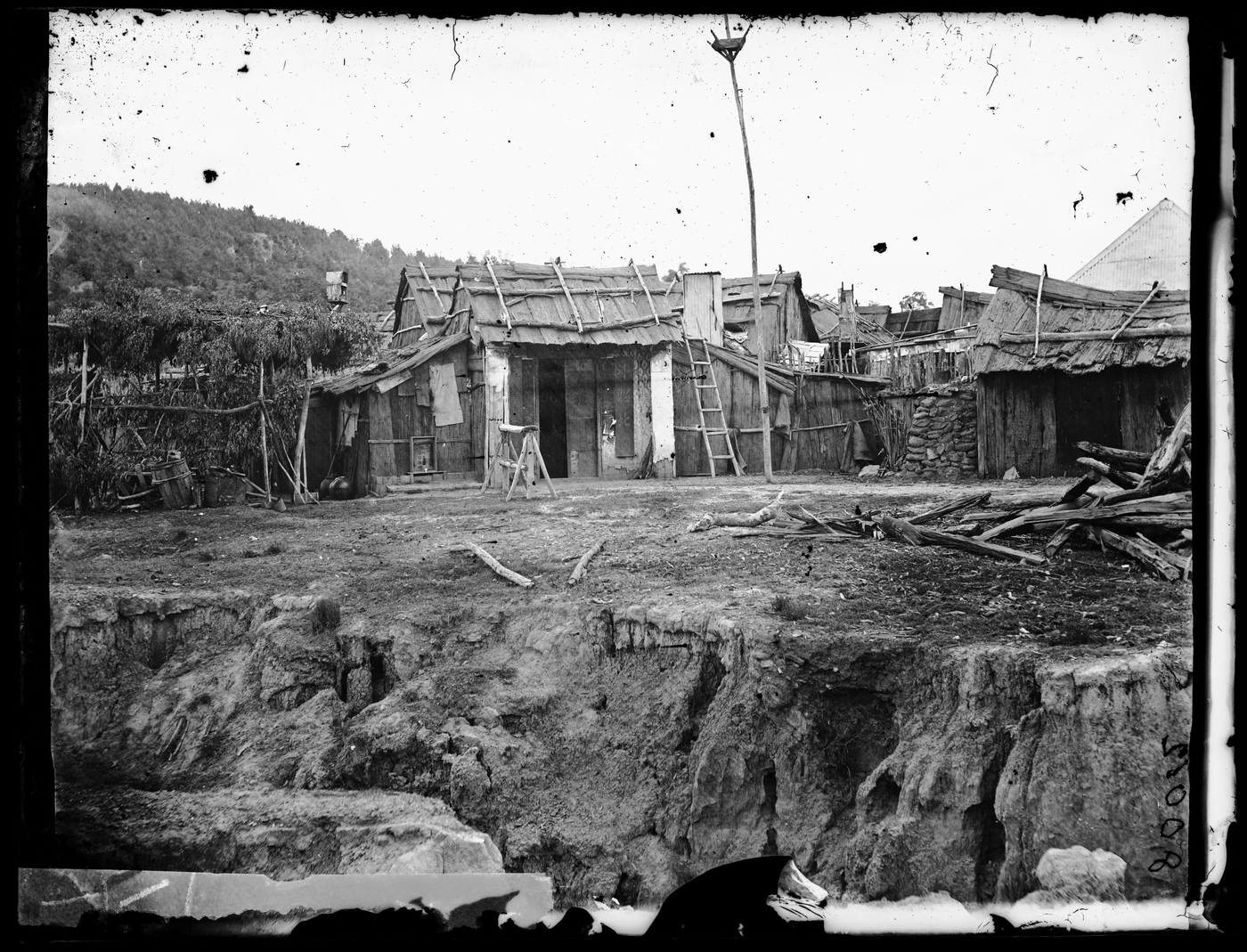 ‘Bark Huts in Chinatown, Tambaroora’, American and Australasian Photographic Company, 1870-75, Holtermann Collection, Mitchell Library, State Library of New South Wales.